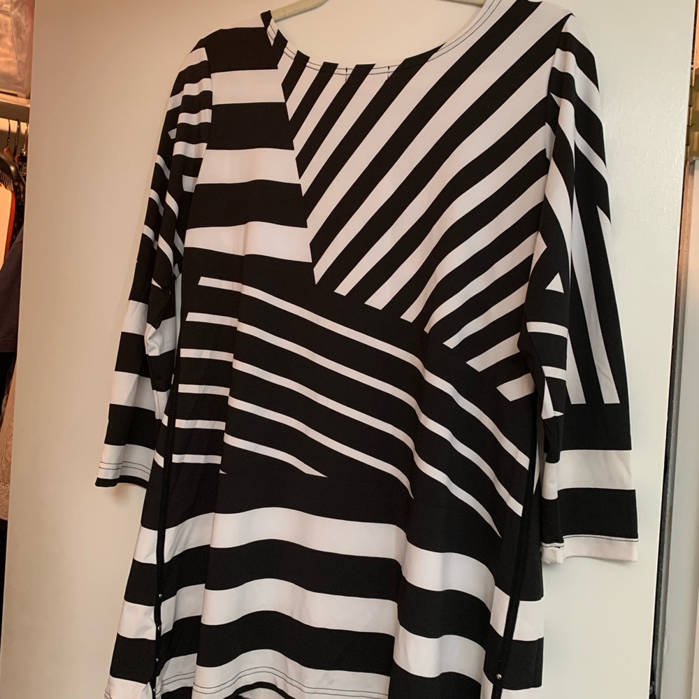 Max &Rina ladies top - Picture 2 of 5